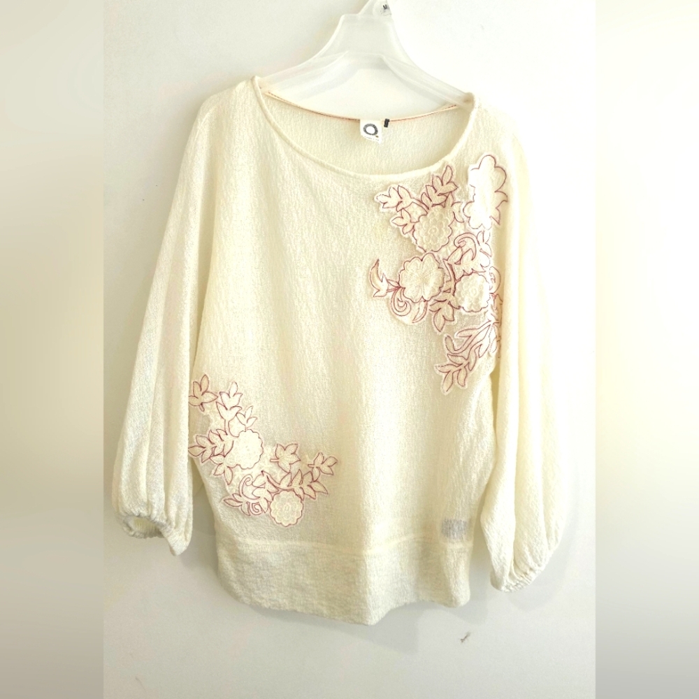 Anthropologie Akemi + Kin Poet Lace Floral Applique Red/White Sweater